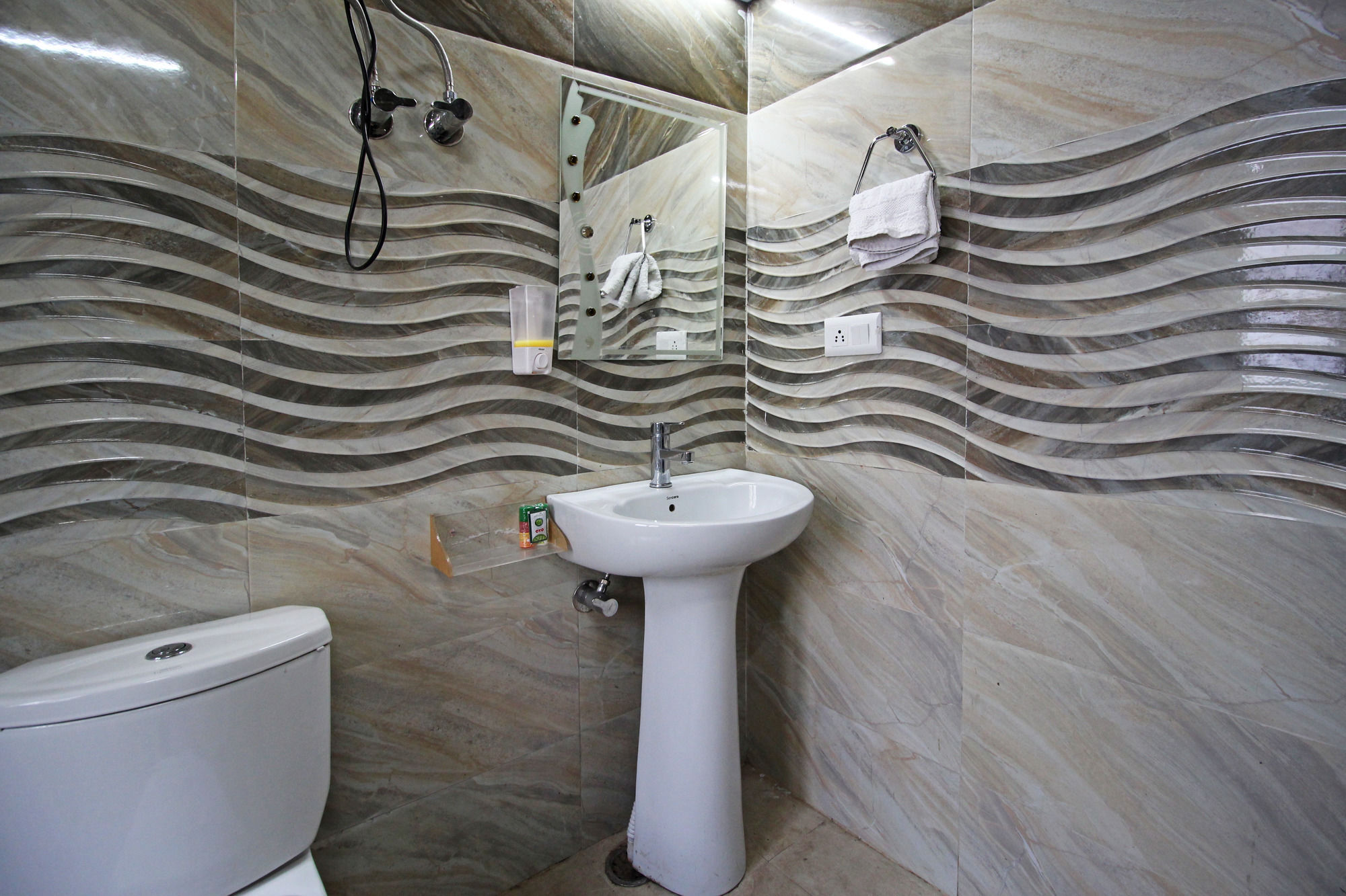 Oyo 5248 Surbee Resorts Мусори Екстериор снимка